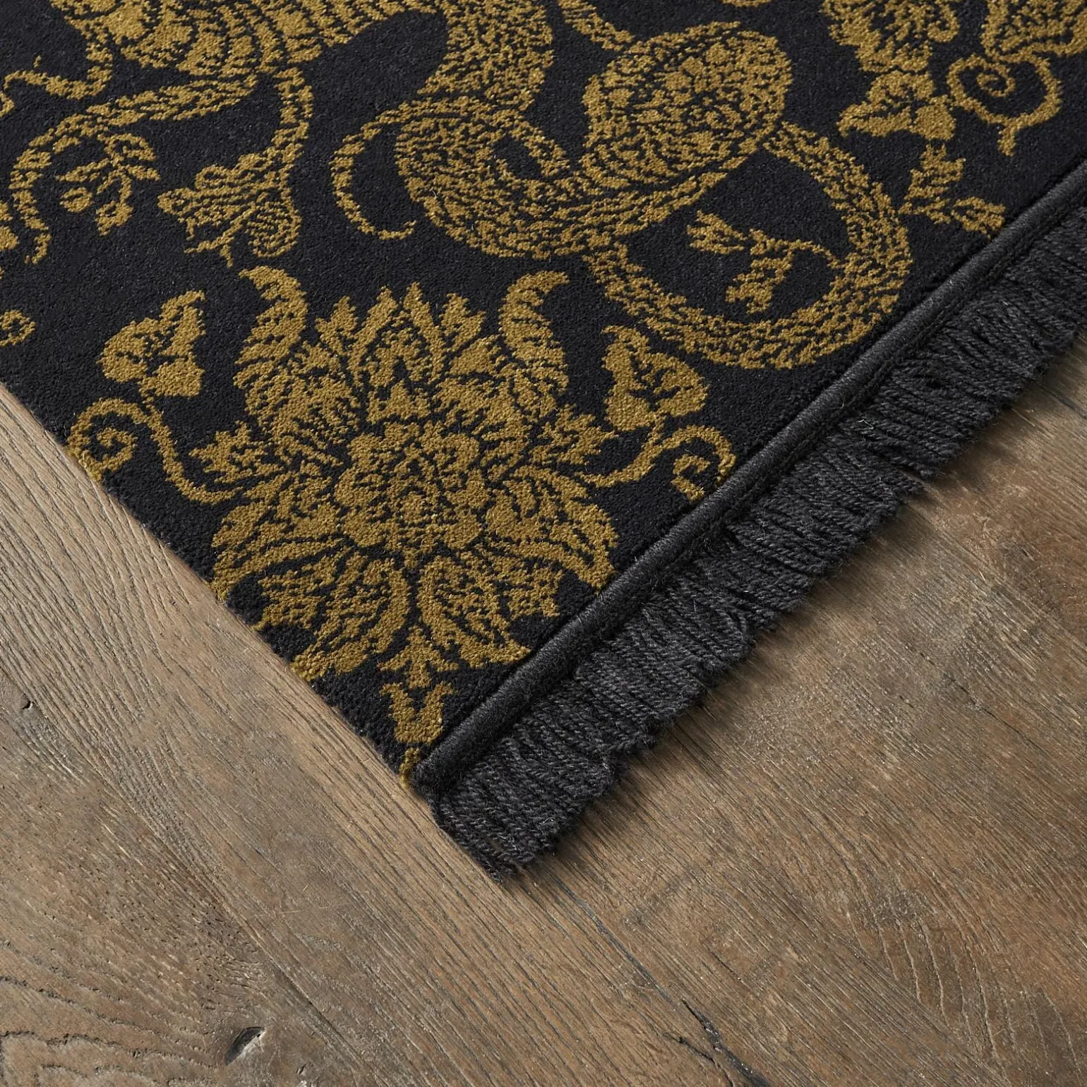ANACONDA Rug - Black
