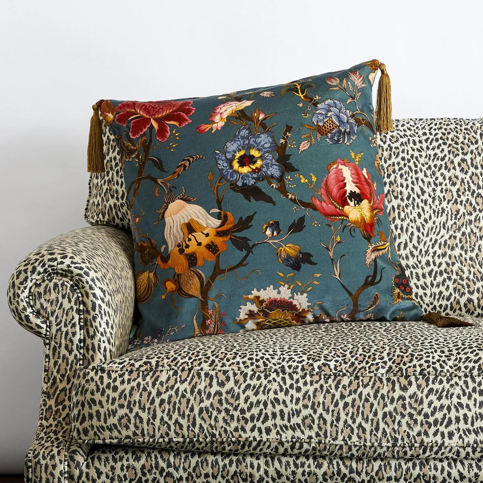 ARTEMIS Large Tassel Velvet Cushion - Petrol
