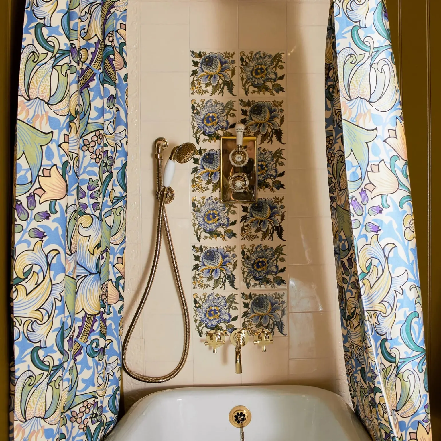 ARTEMIS ROSE Printed Tiles - Ecru