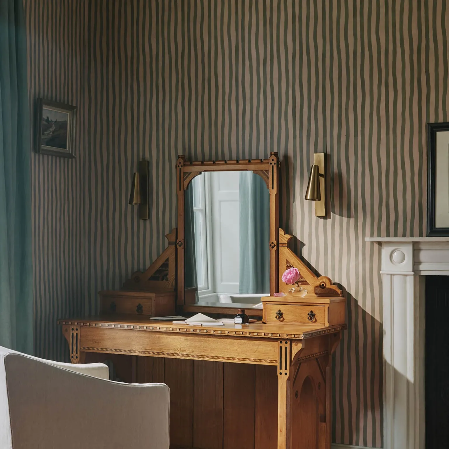 ARTIST'S STRIPE Wallpaper - Sap & Alabaster