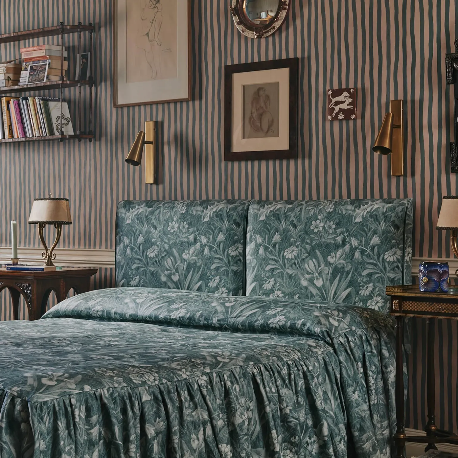 ARTIST'S STRIPE Wallpaper - Euphorbia & Alabaster