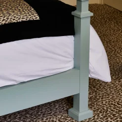 CASTLE Bed