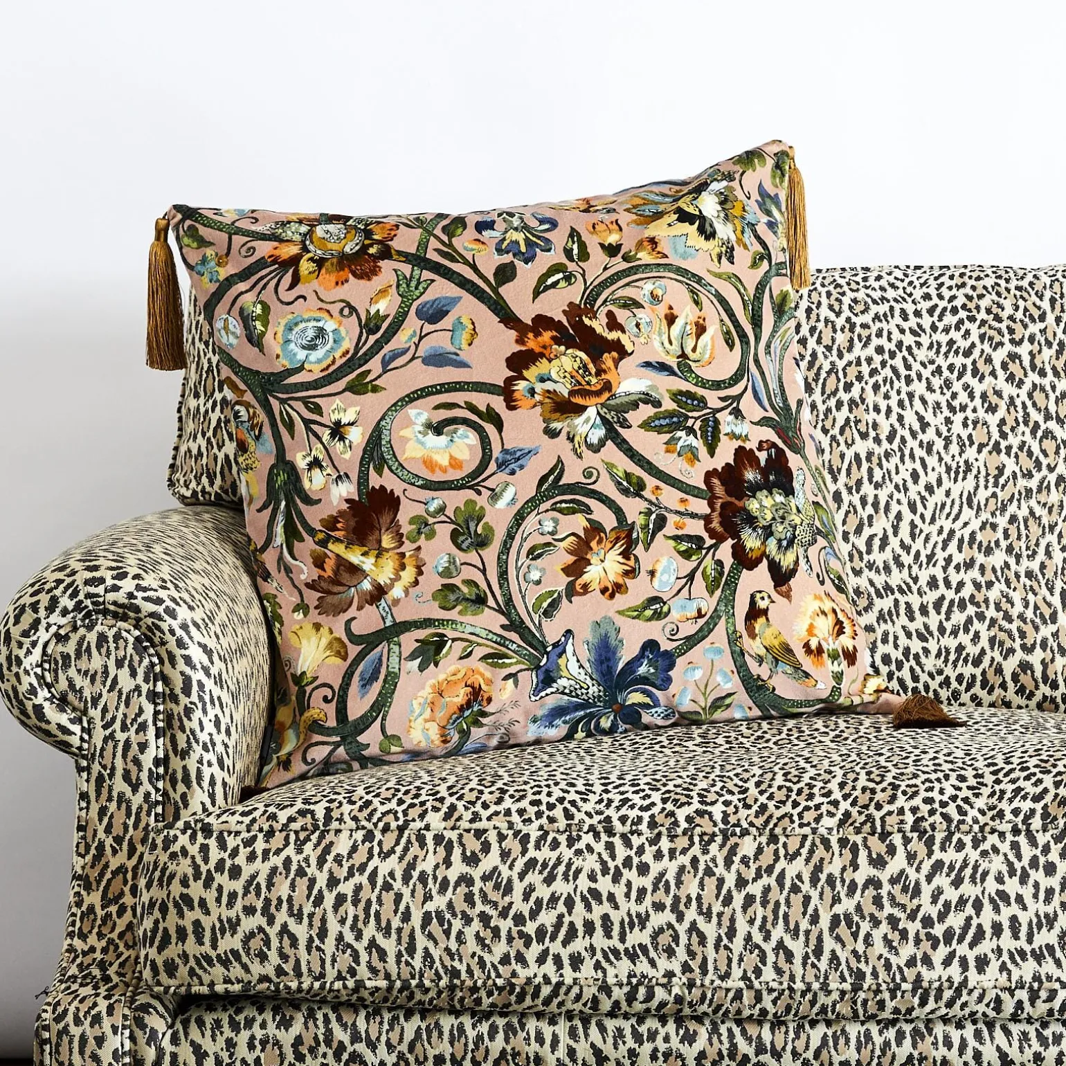 GAIA Large Tassel Velvet Cushion - Blush