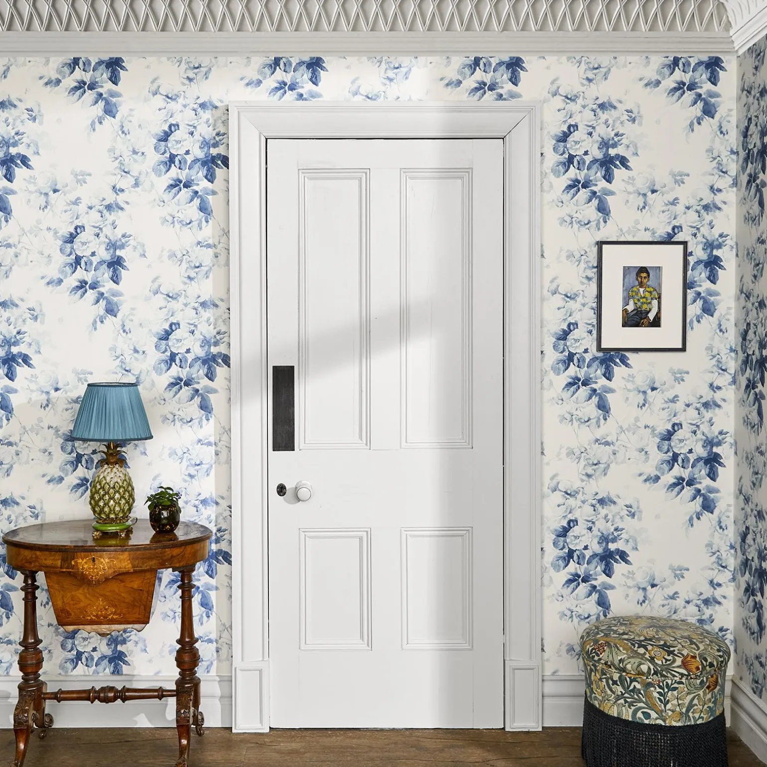 LONDON ROSE Traditional Wallpaper - China
