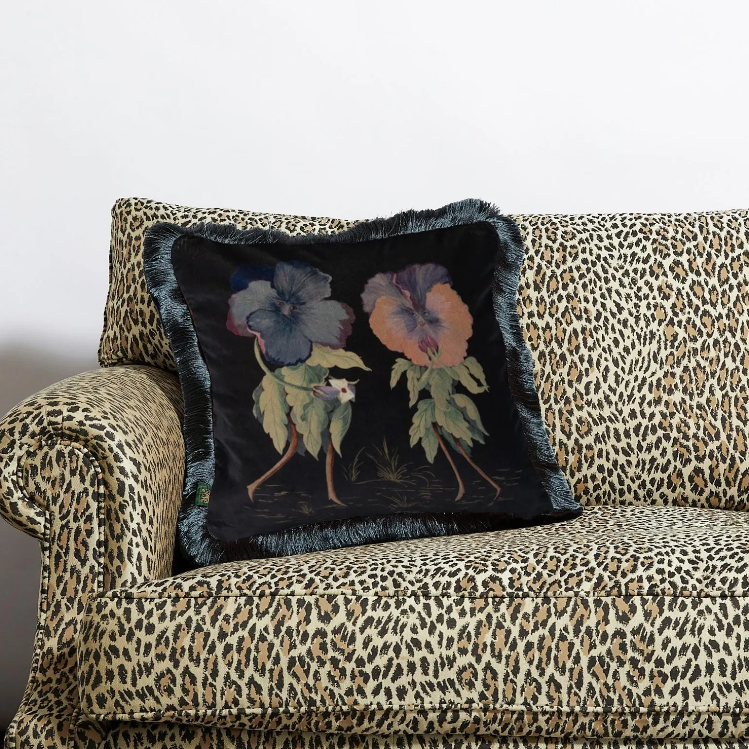 LOVE LETTER Medium Fringe Velvet Cushion - Noir