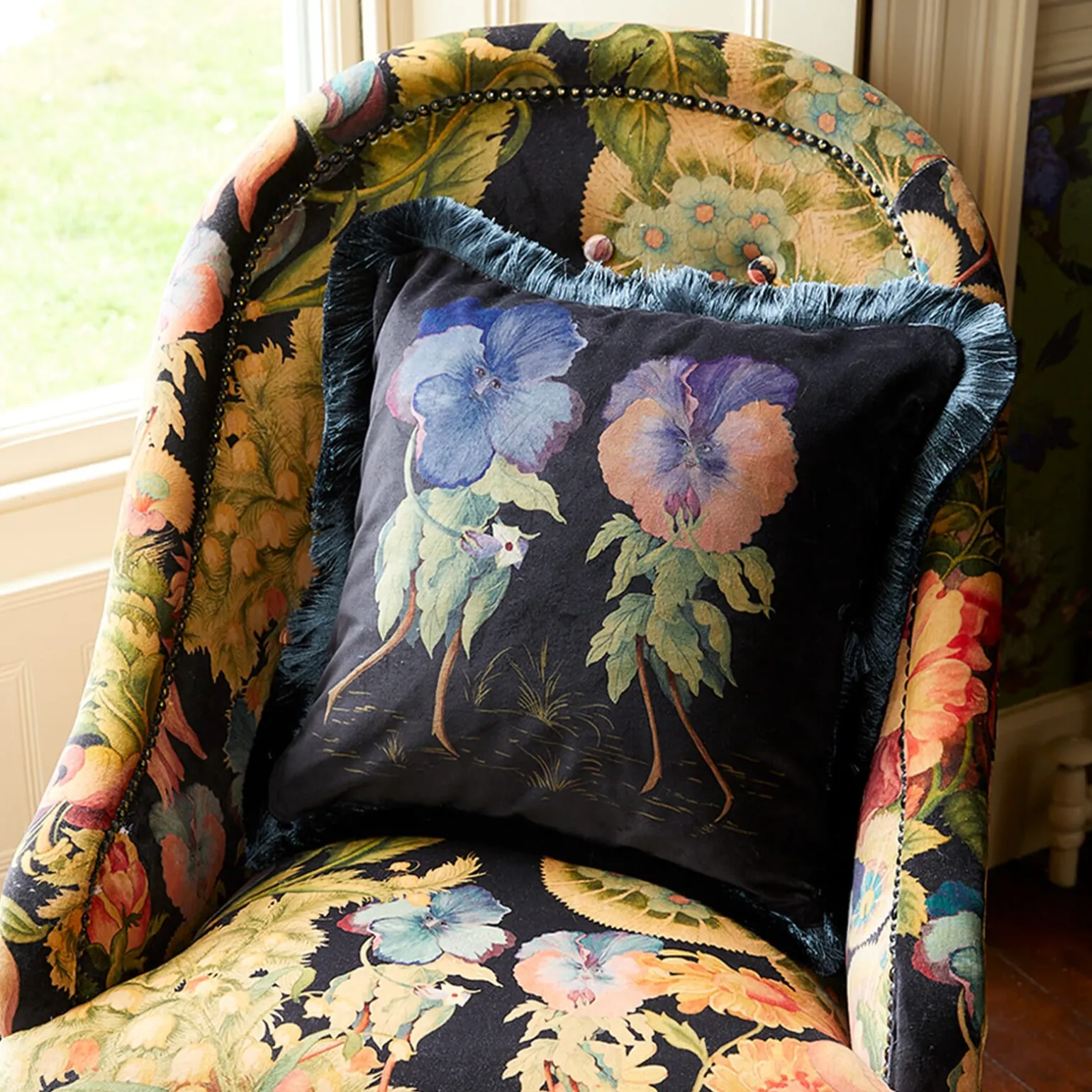LOVE LETTER Medium Fringe Velvet Cushion - Noir