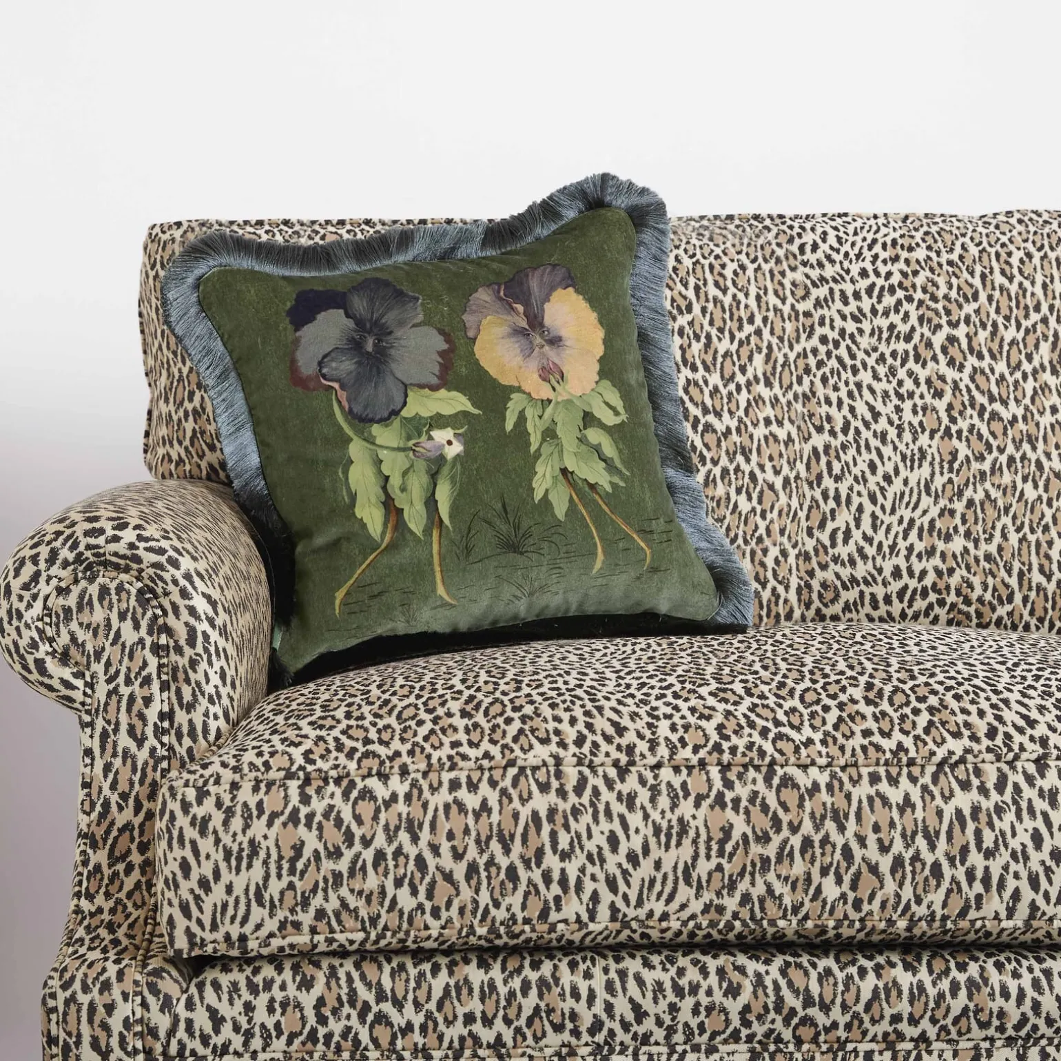 LOVE LETTER Velvet Medium Fringed Cushion - Verde