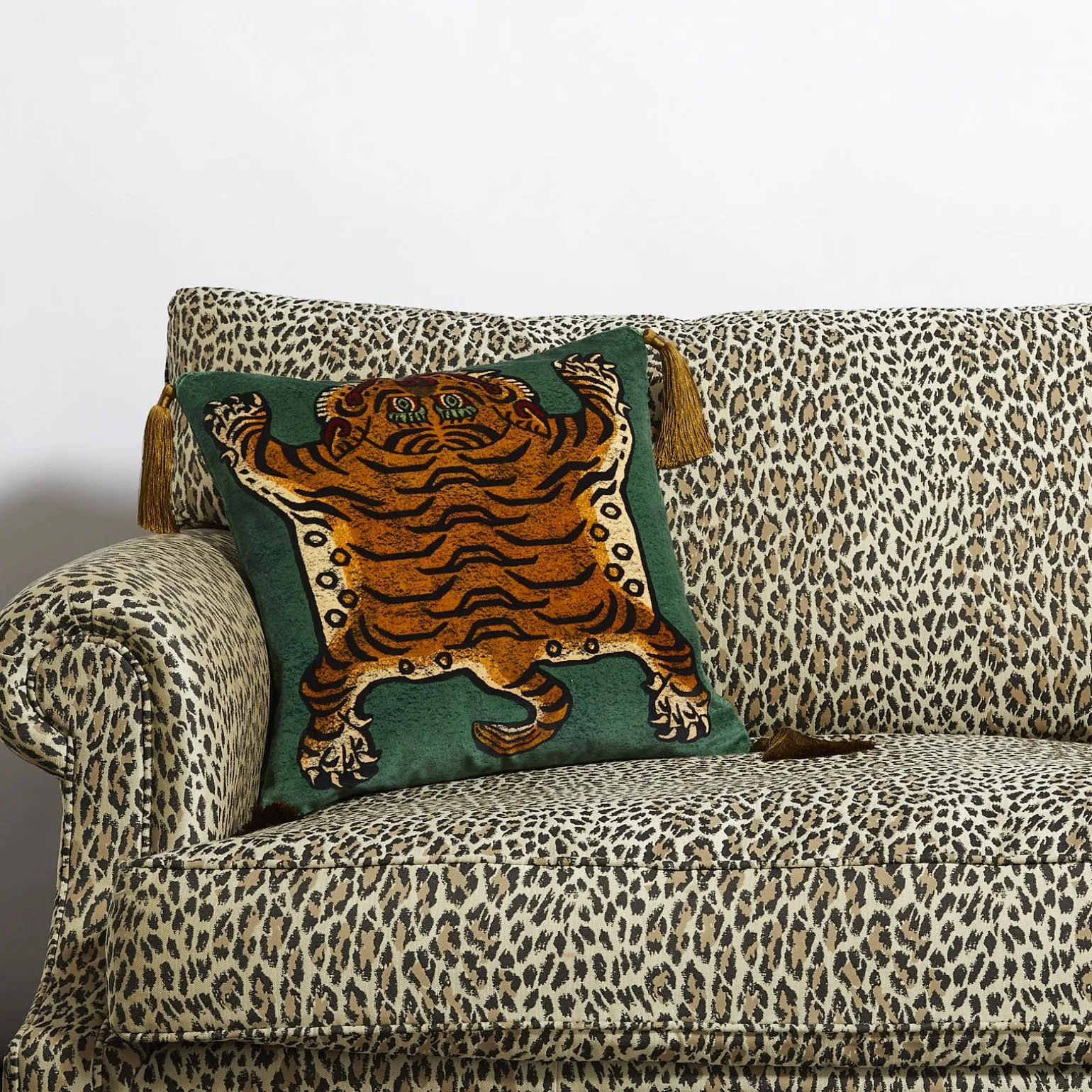 SABER Medium Tassel Velvet Cushion - Emerald