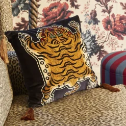 SABER Medium Tassel Velvet Cushion - Noir