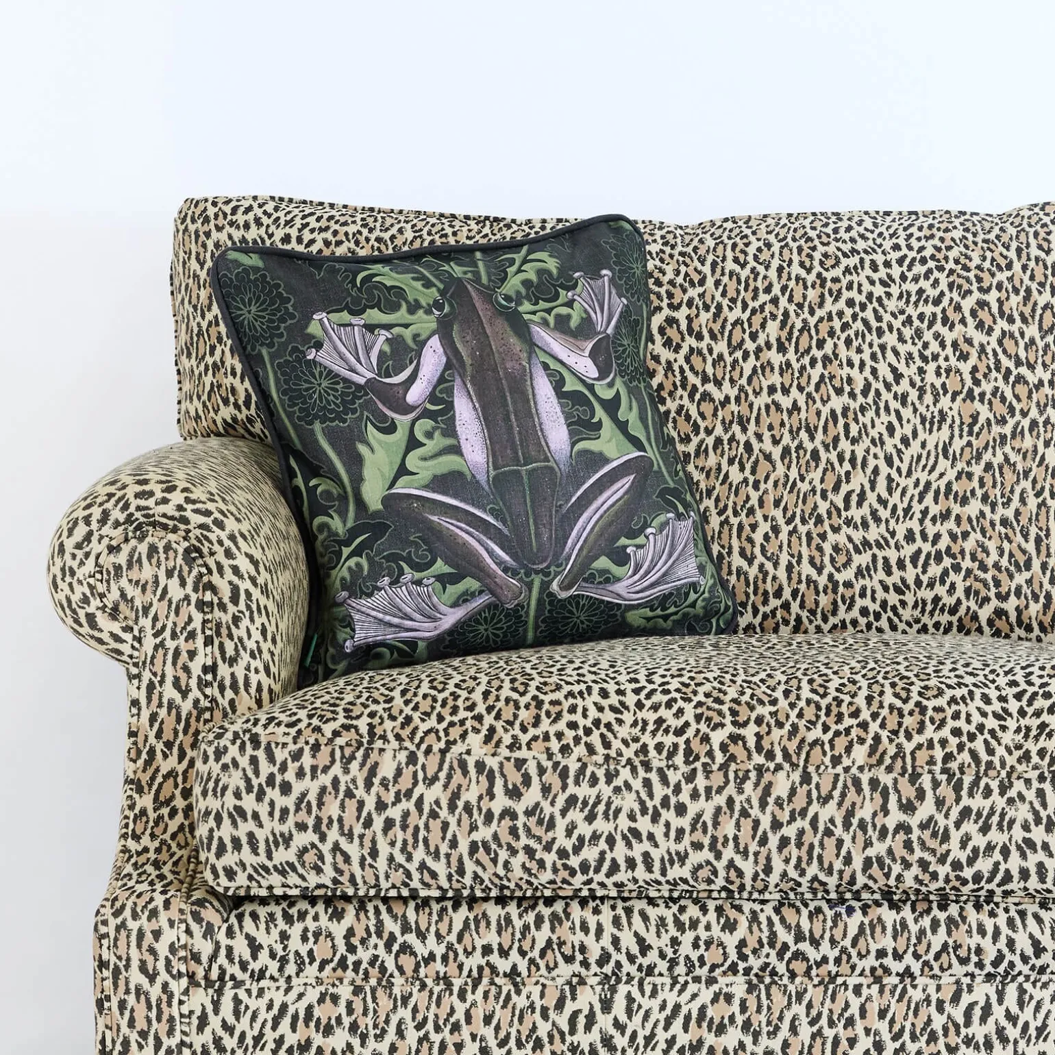 TARAXA AMPHIBIA Hemp Medium Piped Cushion - Noir
