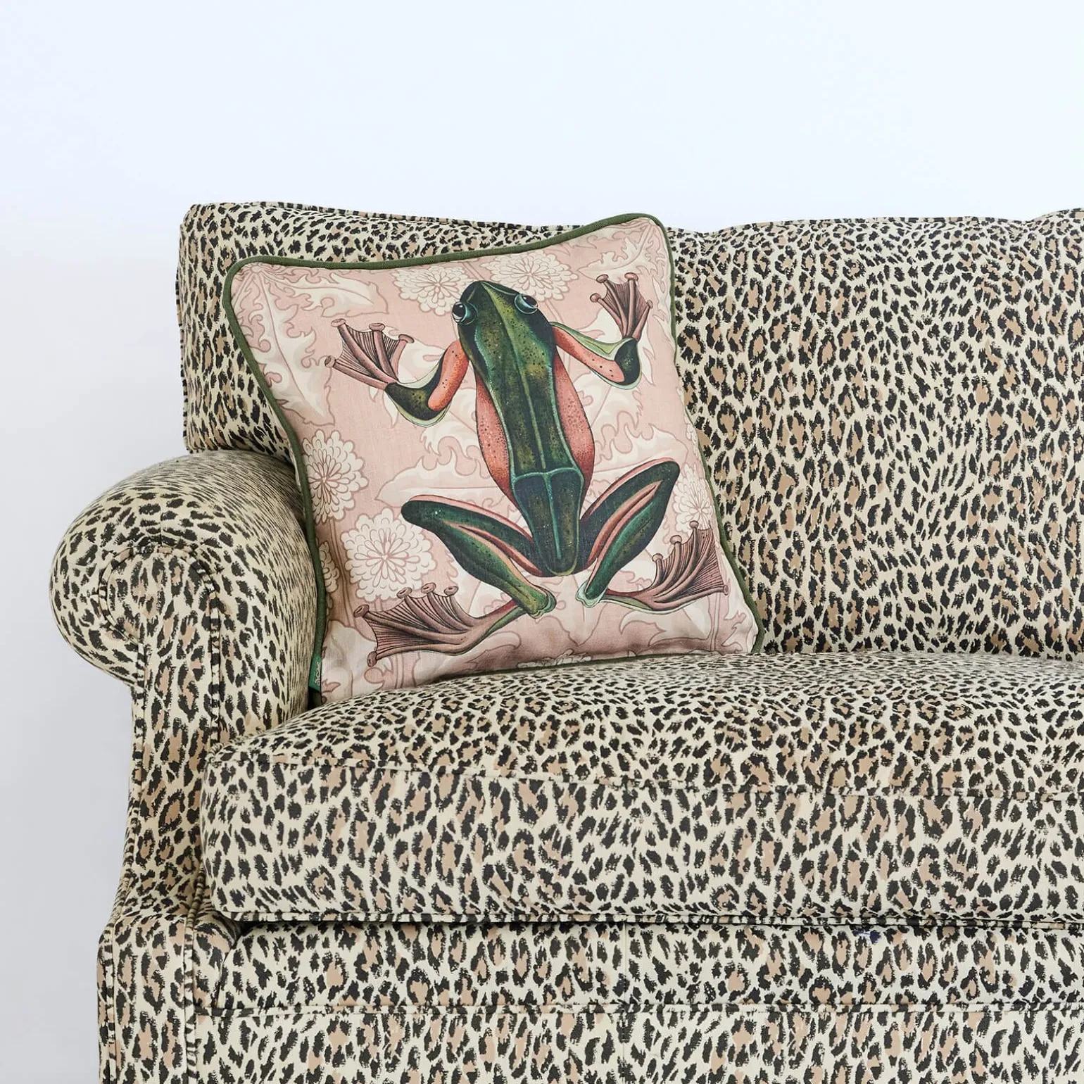 TARAXA AMPHIBIA Hemp Medium Piped Cushion - Blush