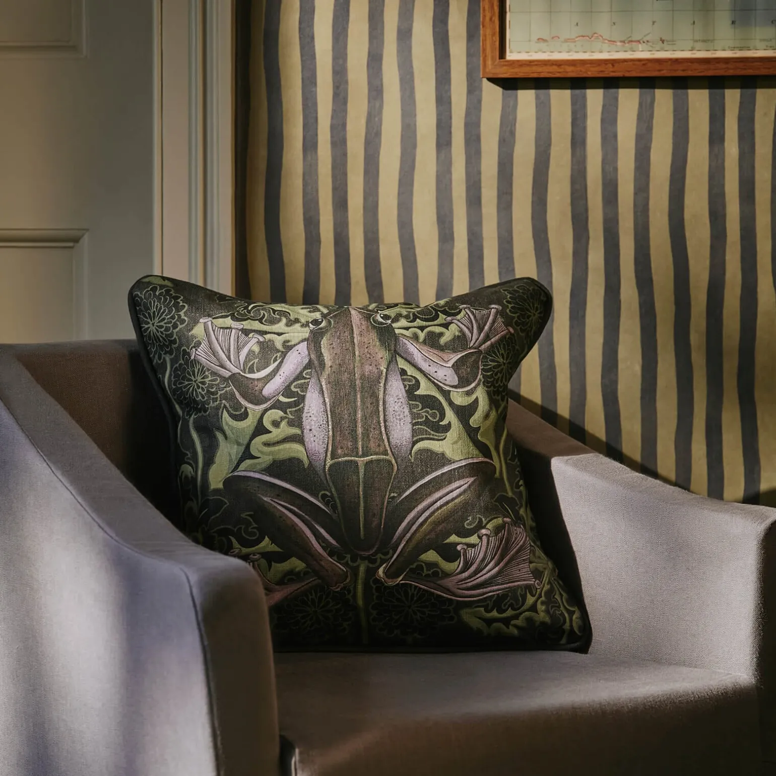 TARAXA AMPHIBIA Hemp Medium Piped Cushion - Noir