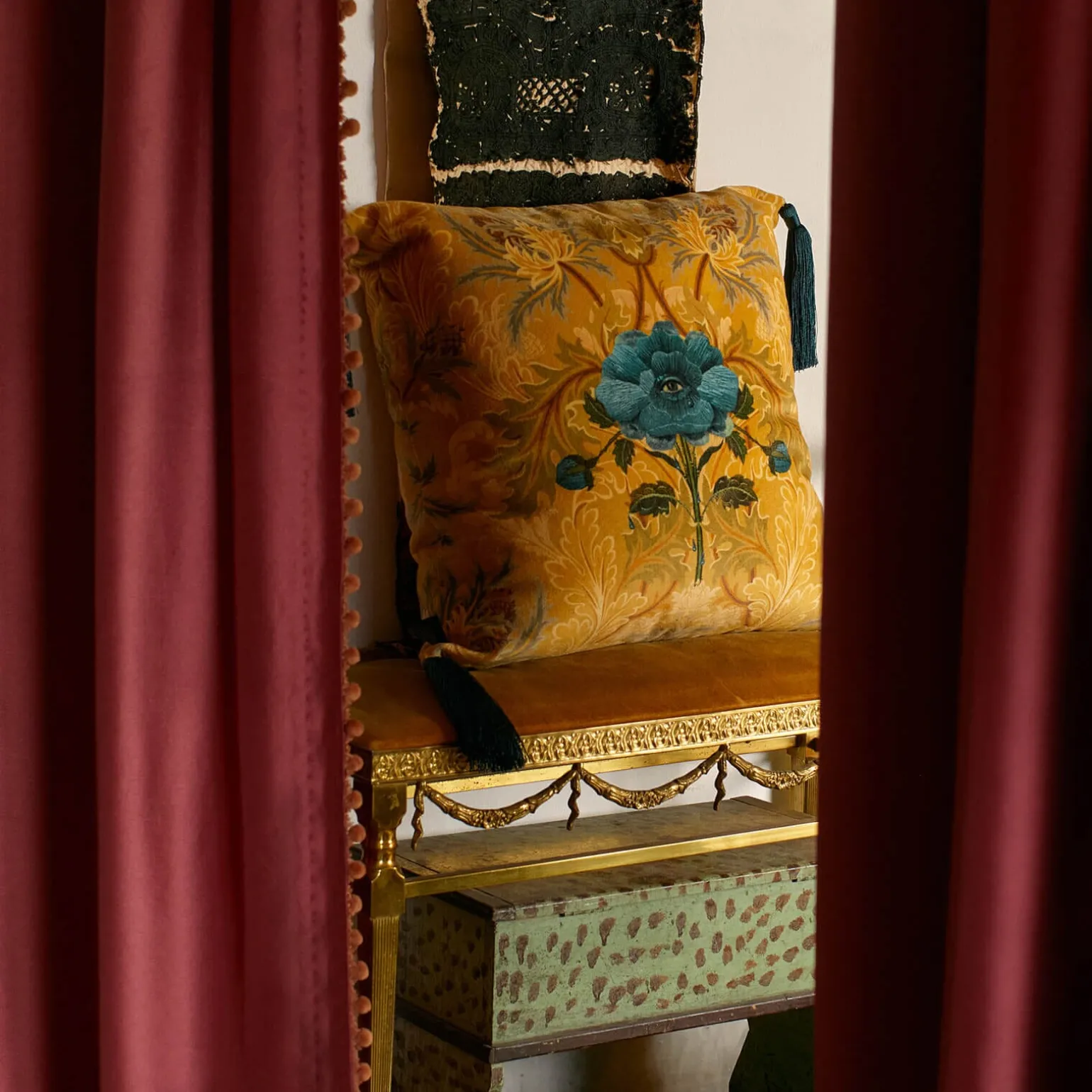 THE BLUE ROSE WEEPING Velvet Medium Cushion - Aurelian