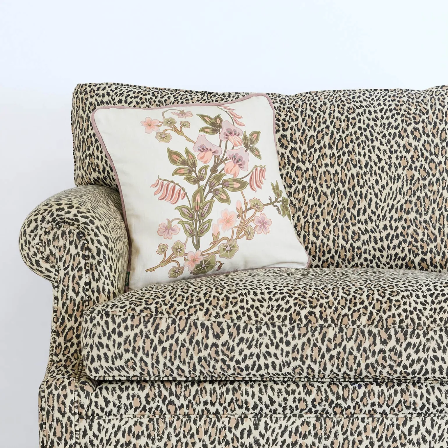 THE DANCING ORCHIDS Medium Piped Hemp Cushion - Ecru