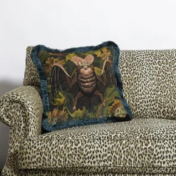 VESPERTINE Medium Fringed Velvet Cushion - Verde